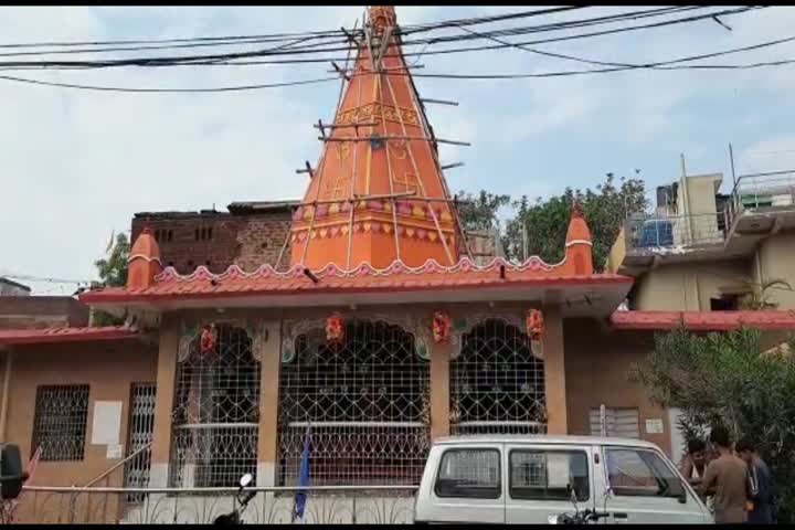 मंदिर की दान पेटी तोड़ी