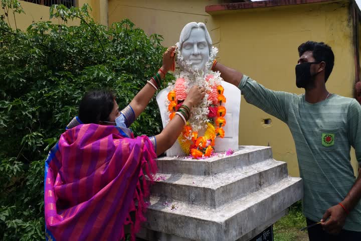 People paid tribute to missile man APJ Abdul Kalam on his 5th death anniversary in latehar