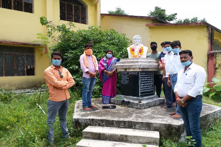 People paid tribute to missile man APJ Abdul Kalam on his 5th death anniversary in latehar