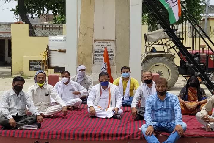 protest by congress workers