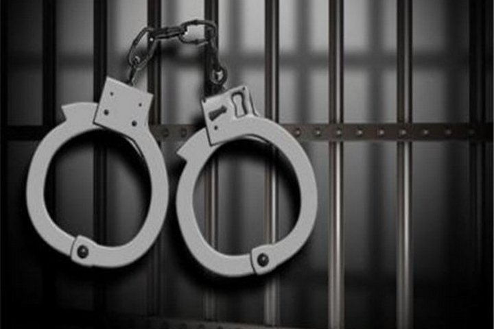 Two journalists arrested for extorting money from salon owner in Mumbai