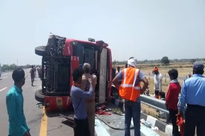 labourers bus overturned