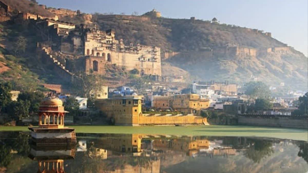 Tourists for Bundi