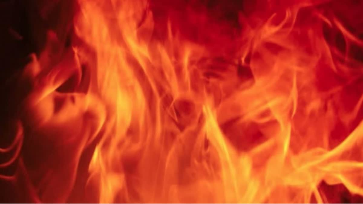 Four people burnt alive in Begusarai. Husband-wife and two children died in fire