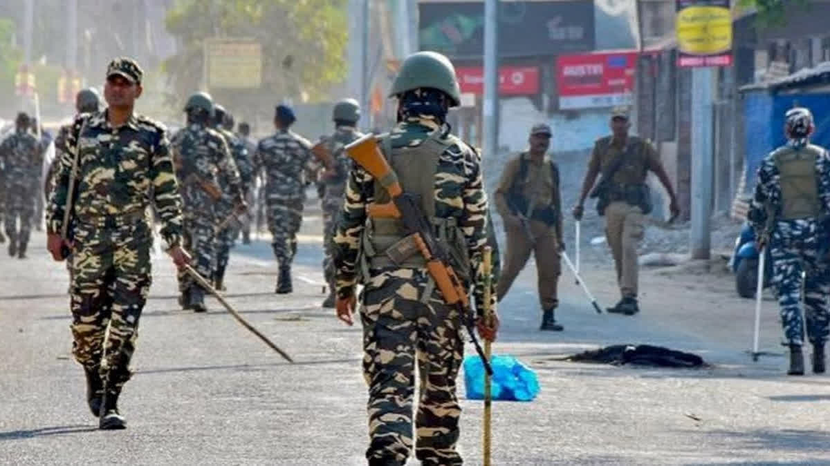 A fresh gunfight started between security forces and suspected militants in Manipur's Moreh on Tuesday after two persons were picked up for allegedly being involved in an attack on police personnel a day before.