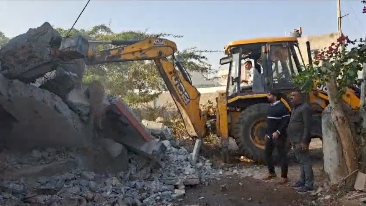 Demolition : જામનગર મેગા ડિમોલિશન 24 મીટર ડીપી રોડની અમલવારી માટે બુલડોઝર ફર્યું