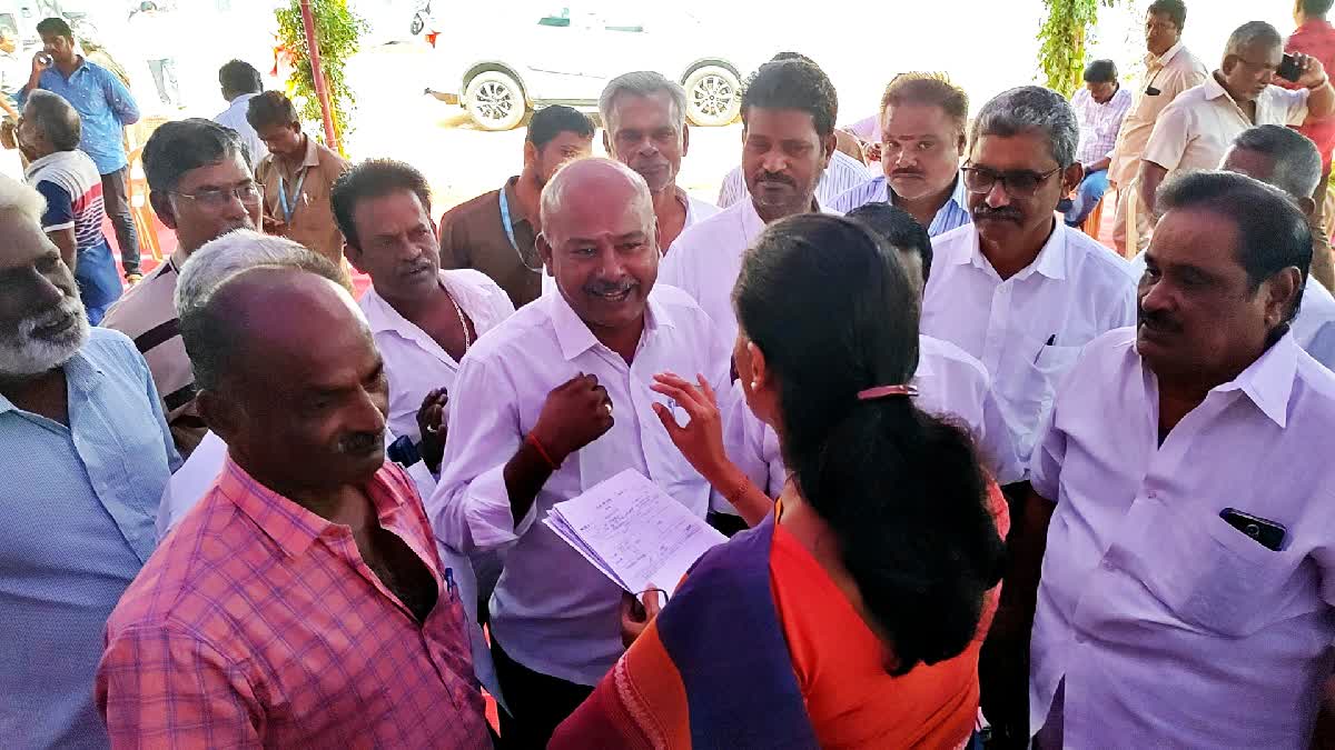 கரூர் எம்பியுடன் வாக்குவாதத்தில் ஈடுபட்ட திமுக நிர்வாகி