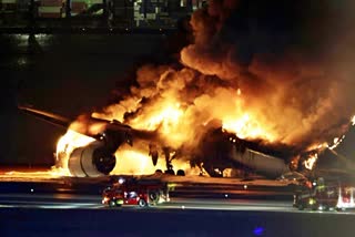 plane catches fire  Tokyos Haneda airport  വിമാനത്തിന് തീപിടിച്ചു  ജപ്പാന്‍ എയര്‍ലൈന്‍സ്