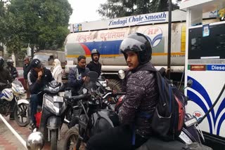 petrol-pumps-in-jammu-see-huge-rush-after-trucker-strike-enters-2nd-day