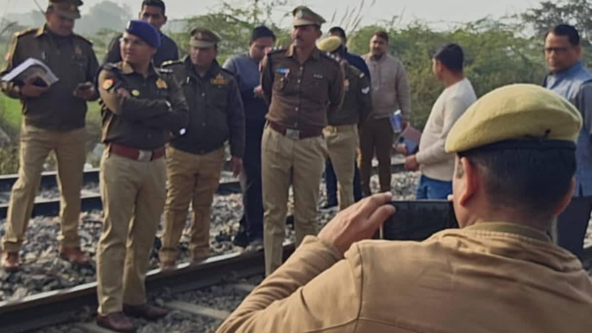 A gas cylinder was found near the railway track at Shivrajpur (Barrajpur) locality of Kanpur on Wednesday