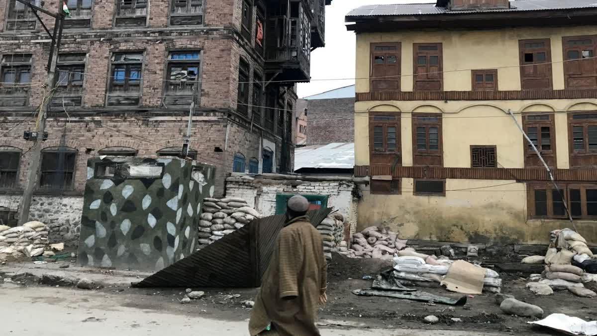 Security Bunker Dismantled in Downtown Srinagar