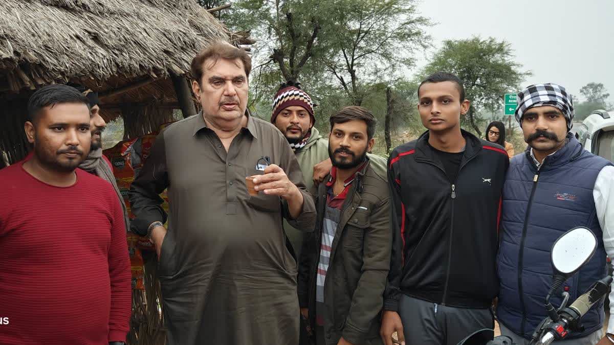 Raza Murad praised mustard fields