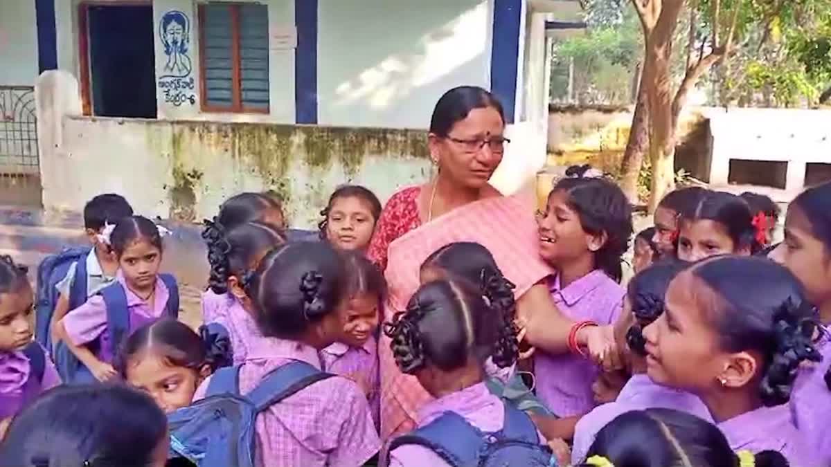 students_get_emotional_while_teacher_retirement_in_vizianagaram