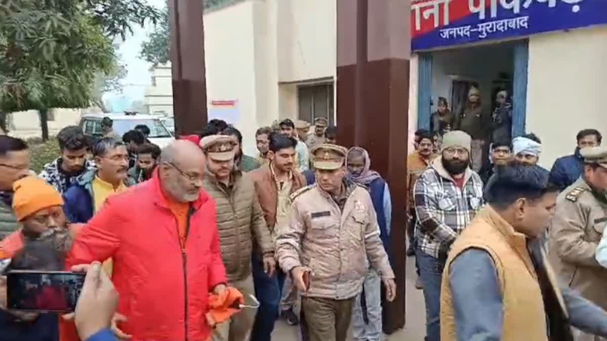 मुरादाबाद में यति नरसिंहानंद को पुलिस ने हिरासत में लिया.