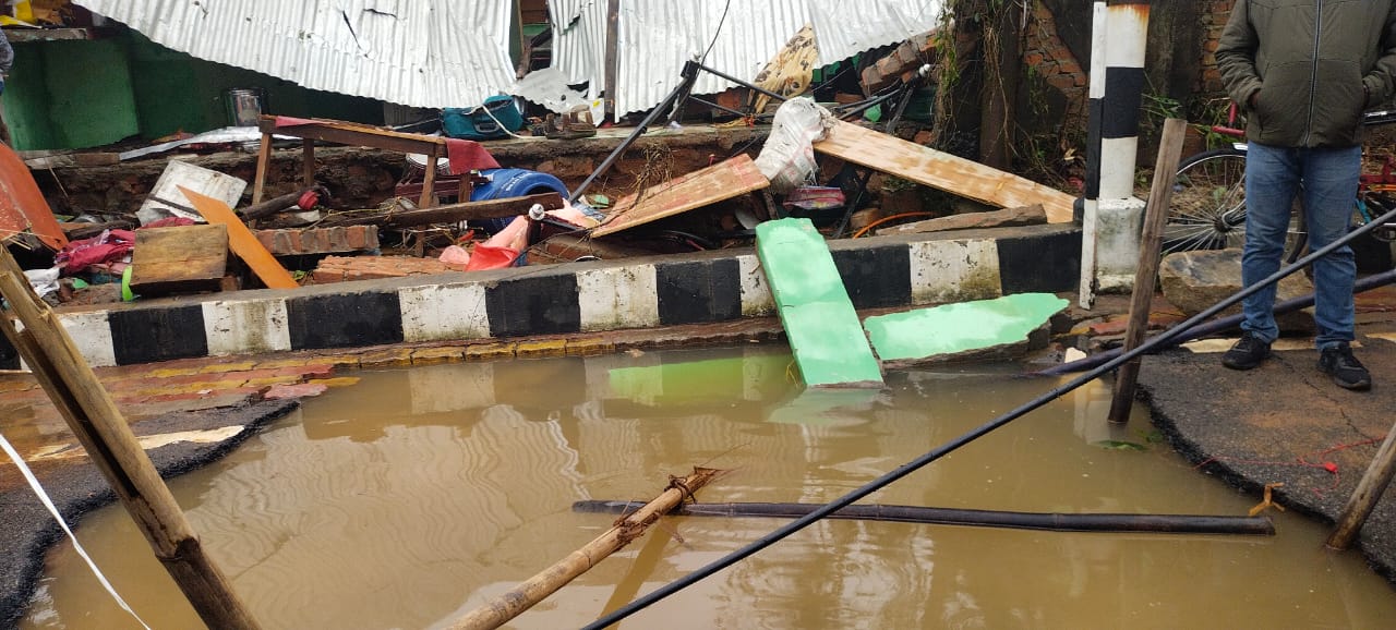 WATER SUPPLY PIPE BURST