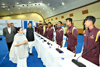 MAMATA BANERJEE MEETS BENGAL TEAM