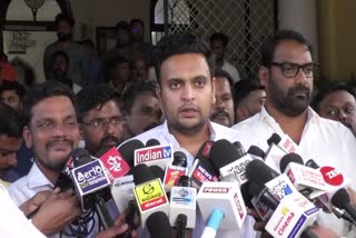 MP YADUVEER WADIYAR