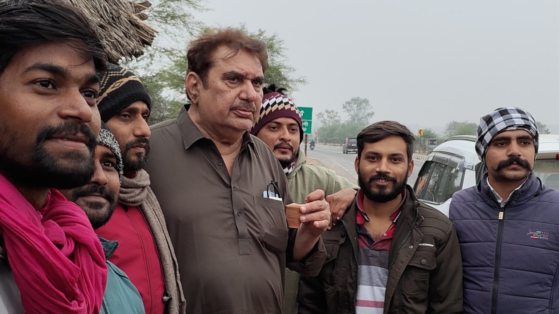 Raza Murad enjoy tea in rewa