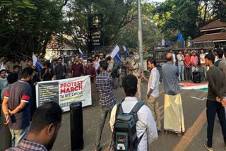 suspension of Dalit student  NIT Calicut Closed  പരീക്ഷകളും അഭിമുഖങ്ങളും മാറ്റി  കുട്ടികള്‍ ഹോസ്റ്റലുകളില്‍ തുടരണം