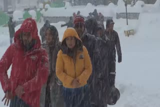 Tourist influx increases after heavy snowfall in Gulmarg