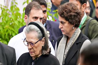 Sonia Gandhi with Rahul and Priyanka