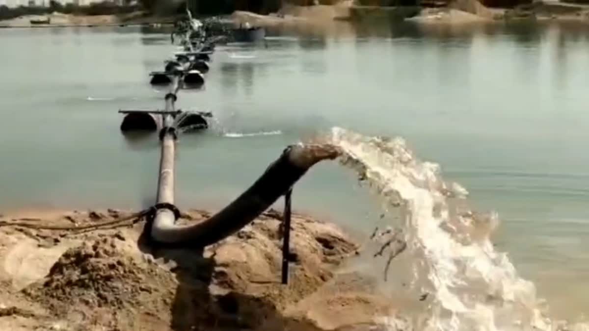 Illegal excavation of sand in Narmada