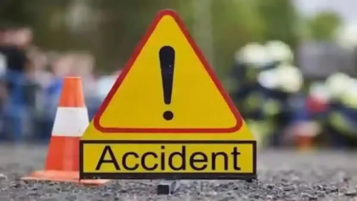 Road accident in Palamu two youths died after bike fell from bridge