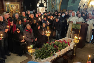 Scores of Russian gathered in Moscow on Friday to mourn the death of opposition politician Alexei Navalny. However, only a few were allowed to pay their respects inside the church.