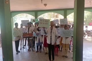 mahe  Teachers donot take class  students on Strike  Mahi ayurveda Medical College  വിദ്യാര്‍ത്ഥികള്‍ പ്രക്ഷോഭത്തില്‍