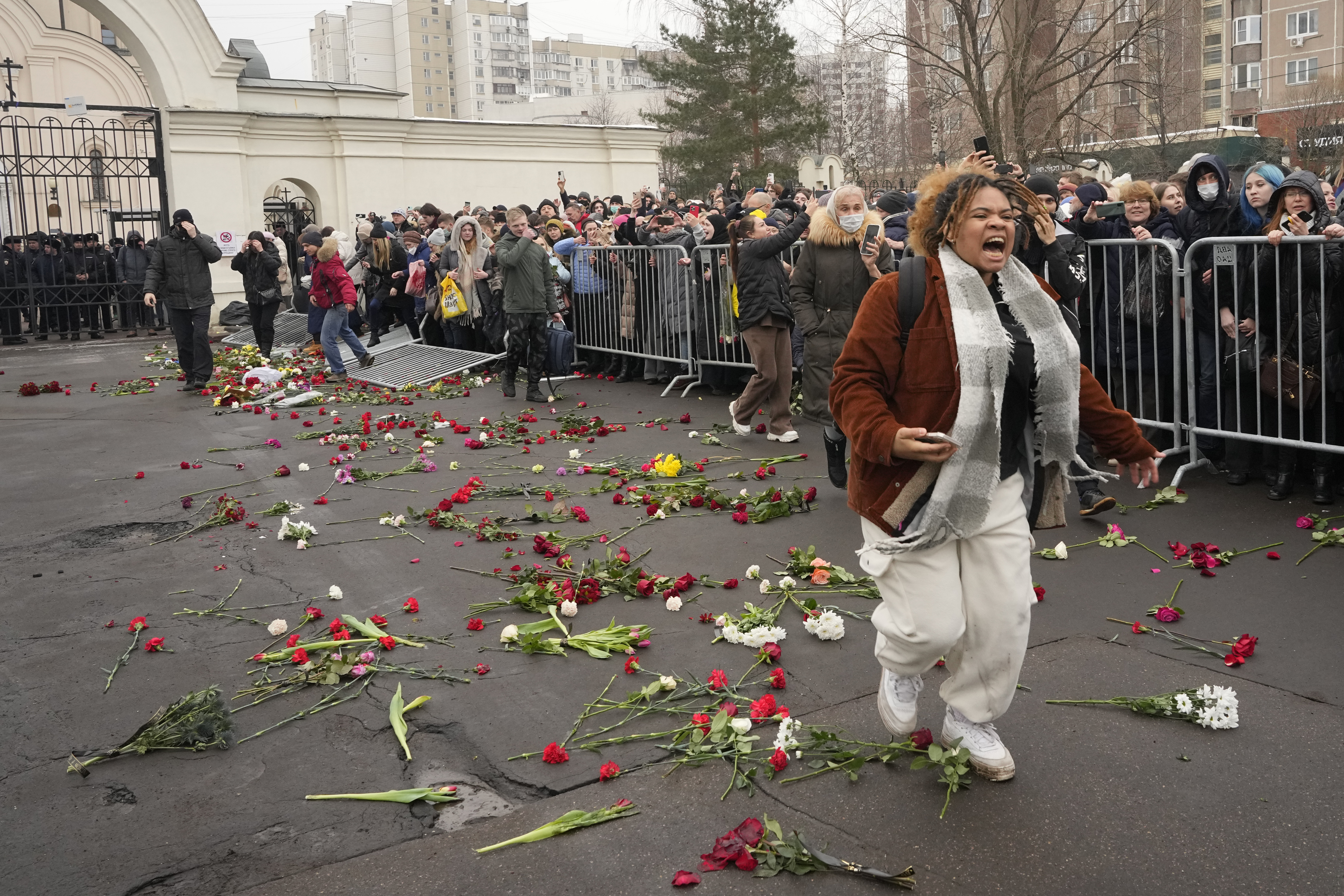 Russians Pay Final Farewell