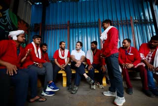 Rahul Gandhi met porters at new delhi railway station know what happened