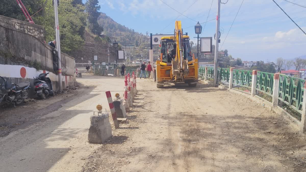 People Opposed Against Tile laying Work in Mussoorie