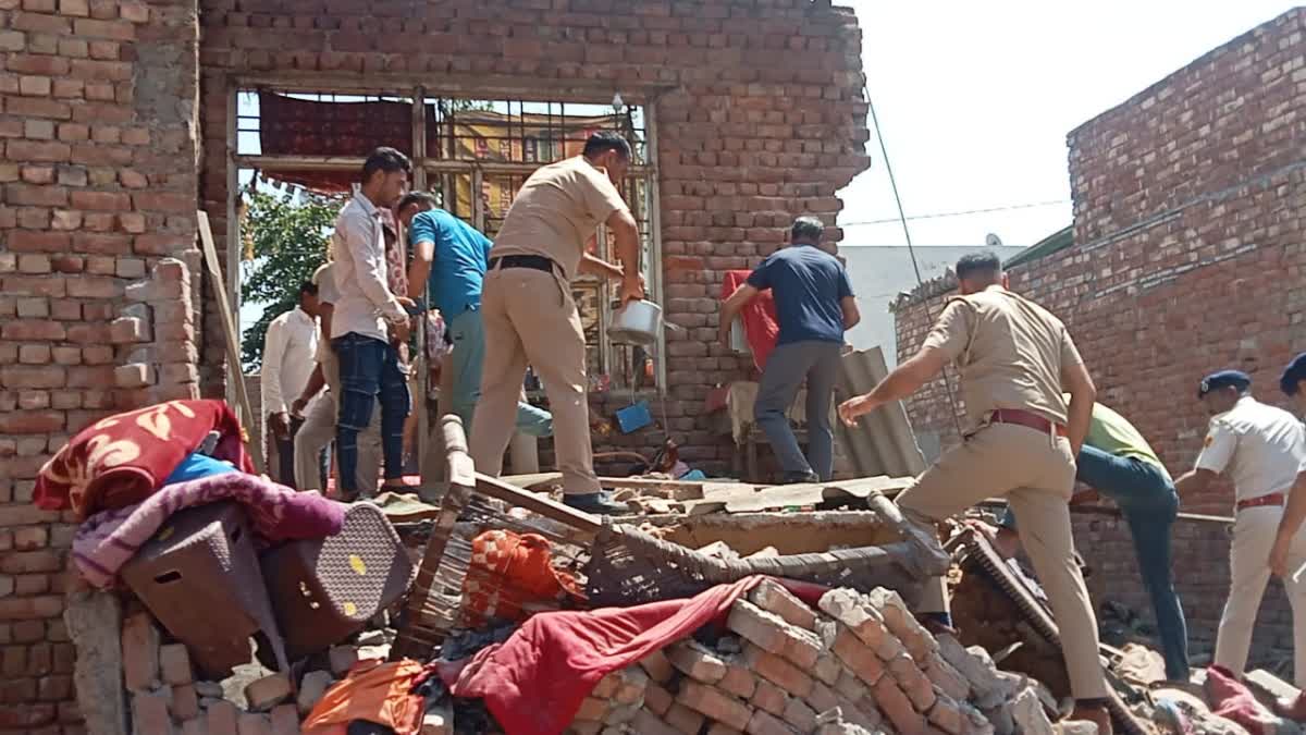 House roof Collapsed in Bhiwani