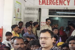 Family members create ruckus after death of female patient in Godda Sadar Hospital