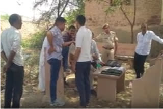 Police inspecting the spot after murder in Didwana