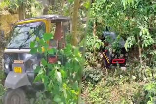 Vehicle carrying students met with an accident in titabor, injured driver and students