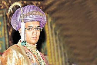 As part of the Lok Sabha elections, it is known that royal families are also entering the fray in many states. Similarly, Yaduveer Krishnadatta Chamaraja Wadiyar, who belongs to the erstwhile Mysore royal family, is entering the fray for the first time.