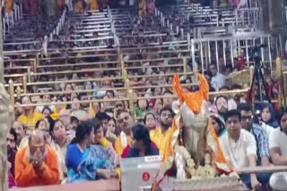 ujjain mahakaleshwar temple security guard cheating