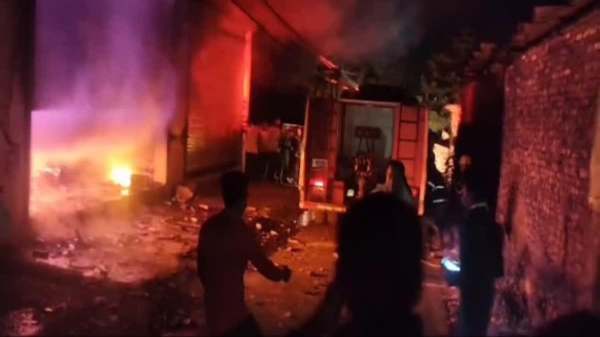 Fire broke out in a grocery store in Vikasnagar