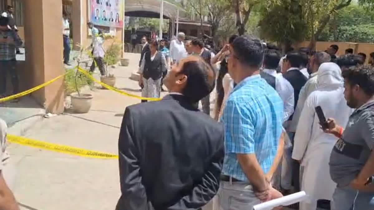 LAWYER SUICIDE IN COURT PREMISES