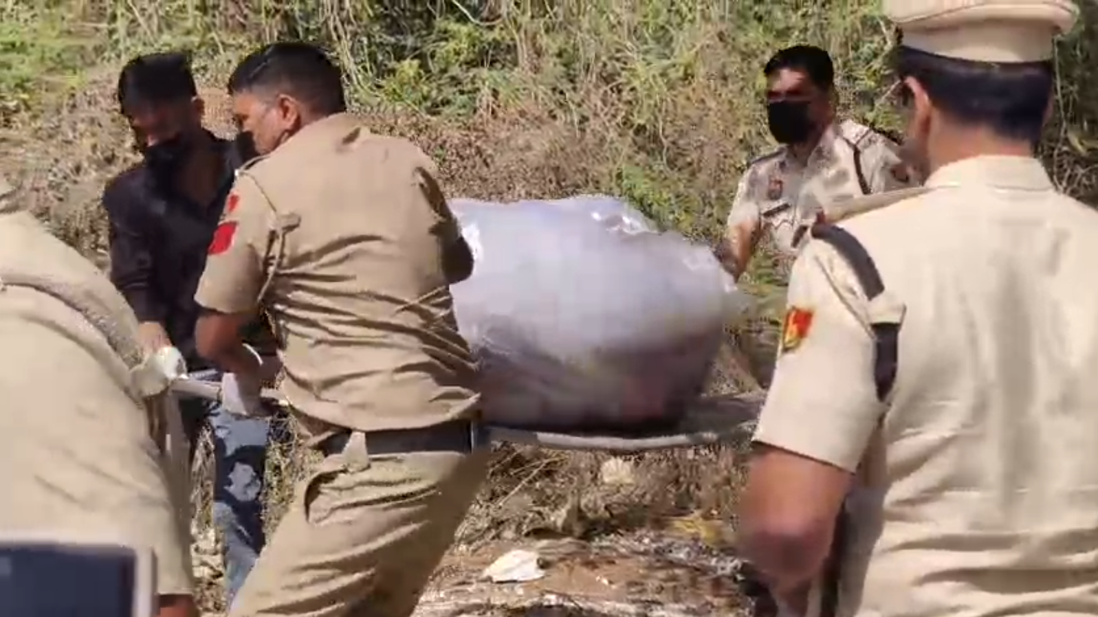 Headless Body of woman found in a Bag near Mawai Village in Khedipul Area of Faridabad