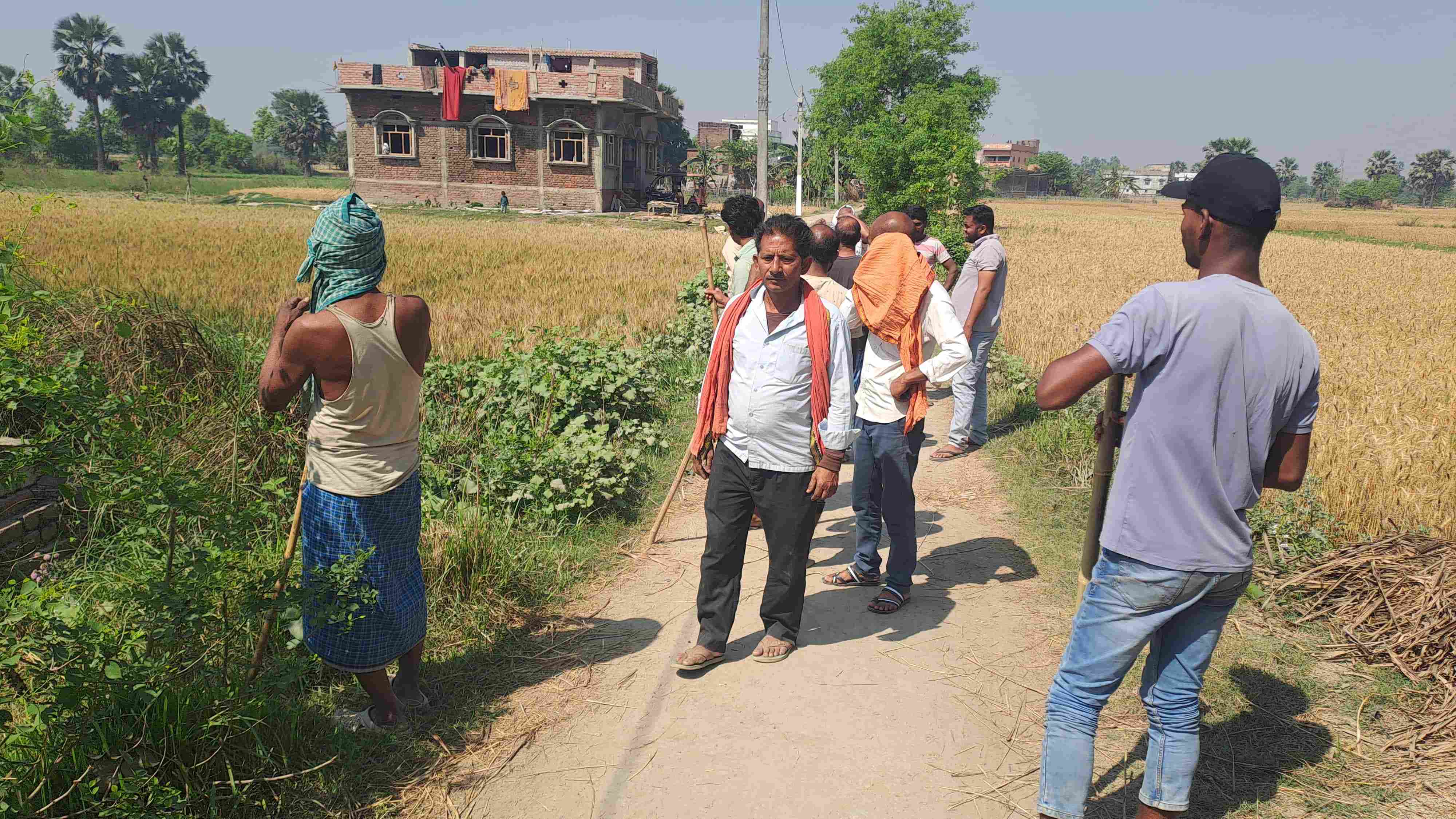 दहशत में गांव के लोग