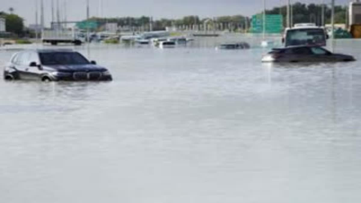 HEAVY RAIN IN UAE  GULF NEWS  യുഎഇയിൽ കനത്ത മഴ  യുഎഇയിൽ ഓറഞ്ച് അലർട്ട്