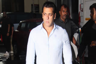 Salman Khan Avoids Paps on Return to Mumbai