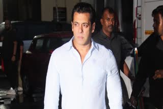 Salman Khan Avoids Paps after Return to Mumbai