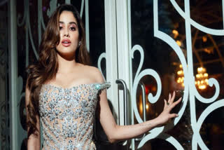 Janhvi Kapoor Flaunts 'Shikhu' Necklace, Gets Thumbs up from Rumoured Boyfriend Shikhar Pahariya