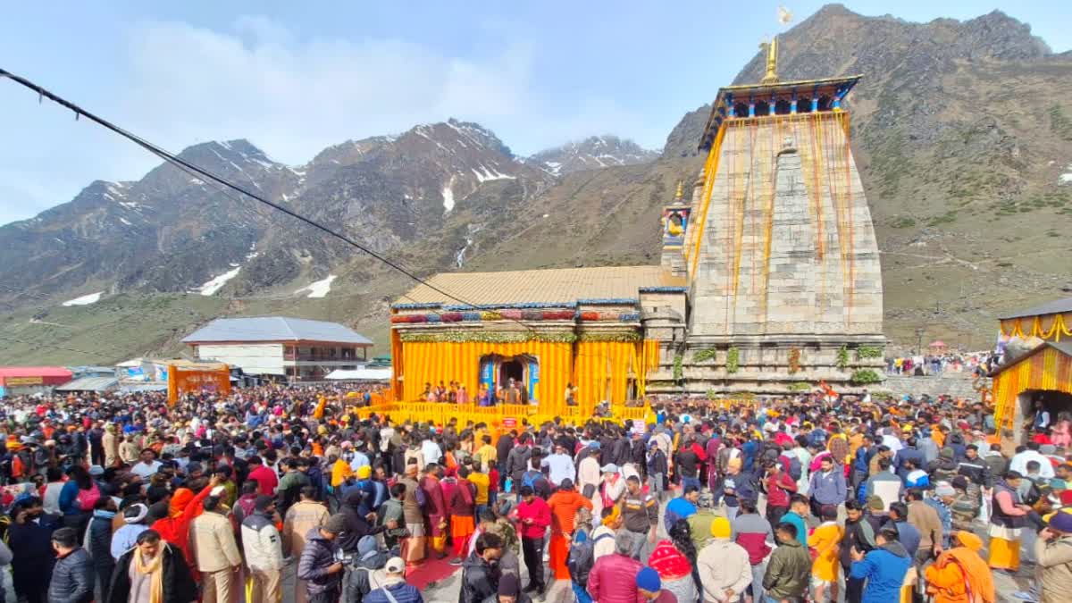 केदारनाथ मंदिर कपाट खुलने की तस्वीर