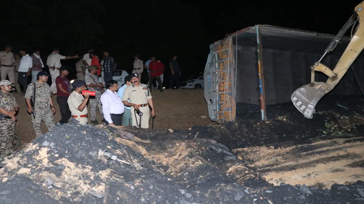 2 BIKER BURIED UNDER TRUCK SHAHDOL