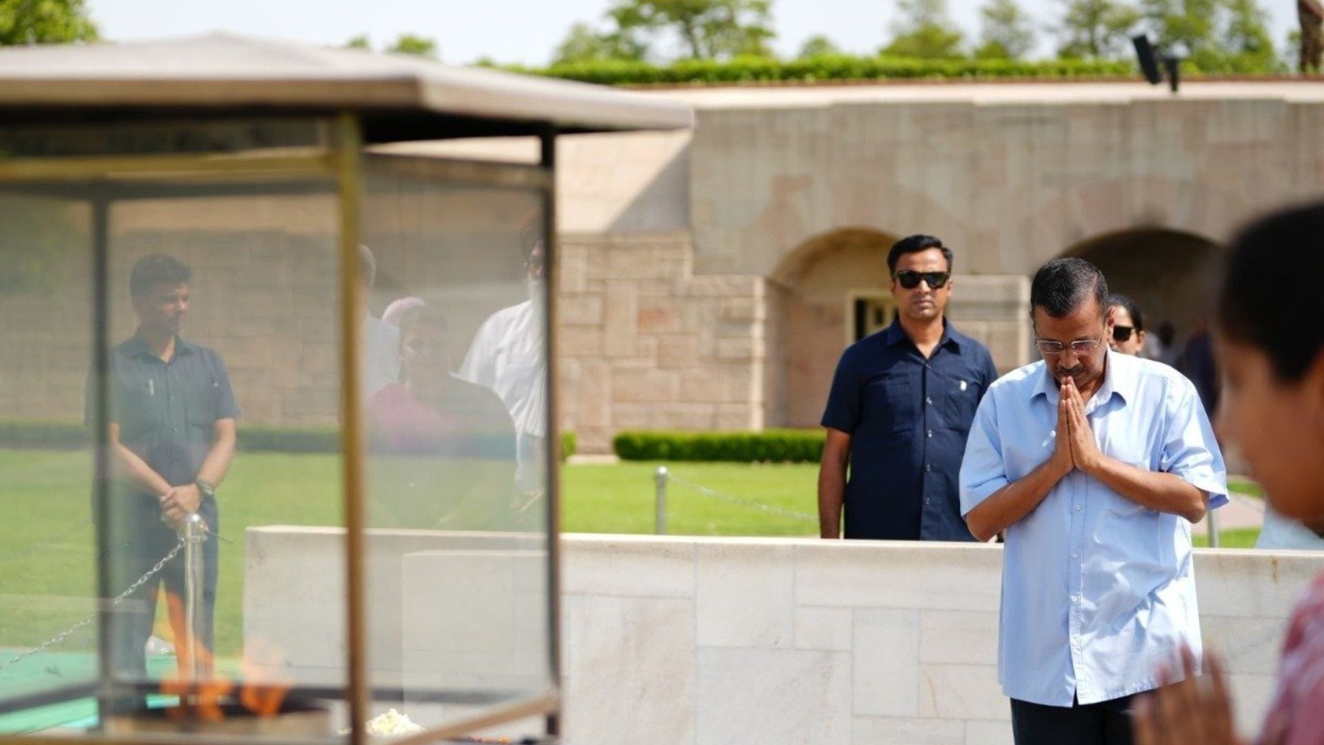 Delhi CM Kejriwal paying homage at Raj Ghat before surrendering at Tihar Jail.