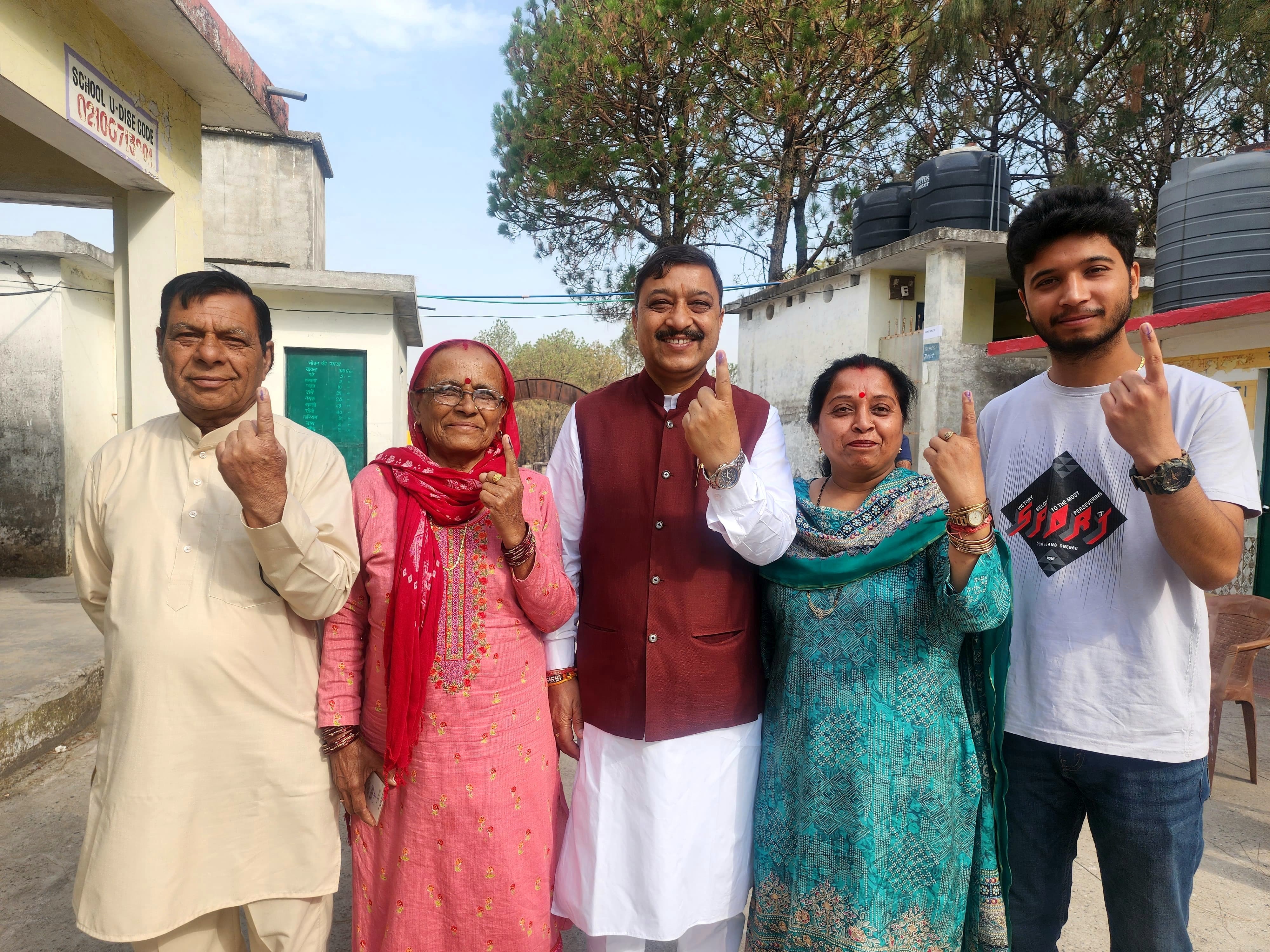 BJP candidate Suresh Kashyap and his family